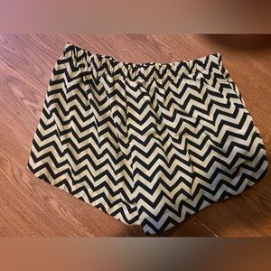 Size medium chevron shorts